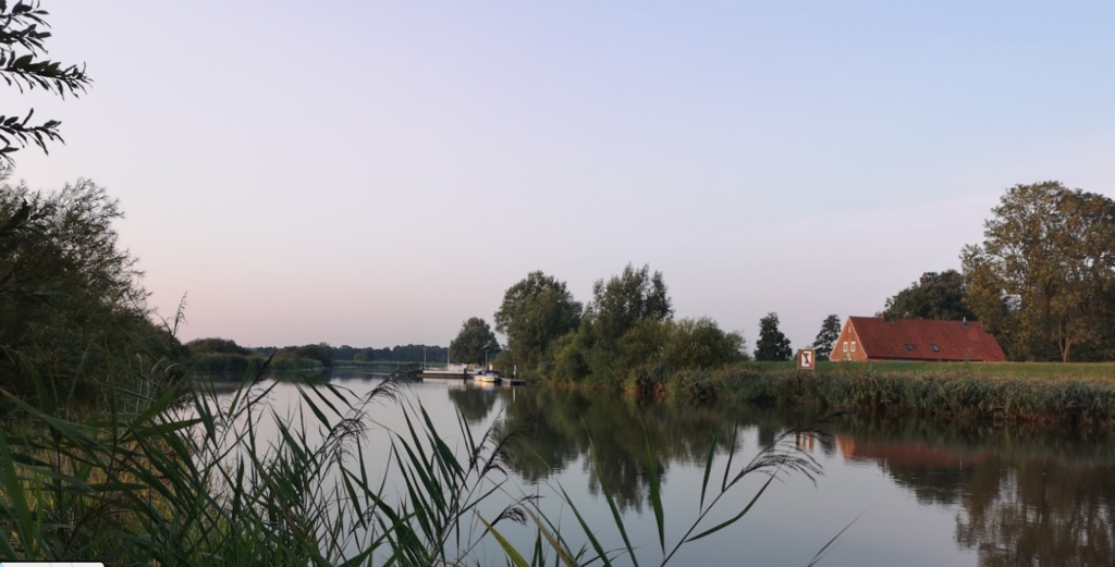 Bootsverleig Oste Stade Brobergen Kranenburg Big Betty Hausboote Faehrkrug Location Event